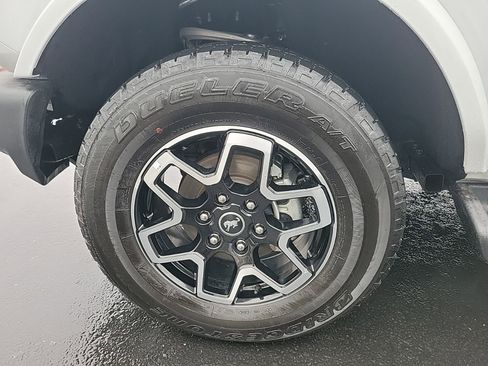 Used 2025 Ford Bronco Outer Banks image 12