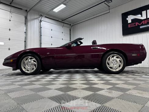 Used 1993 Chevrolet Corvette Convertible RWD image 20