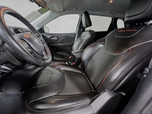 Used 2019 Jeep Cherokee Trailhawk w/ Cold Weather Group image 15