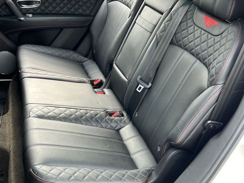 Used 2017 Bentley Bentayga AWD/4WD image 18