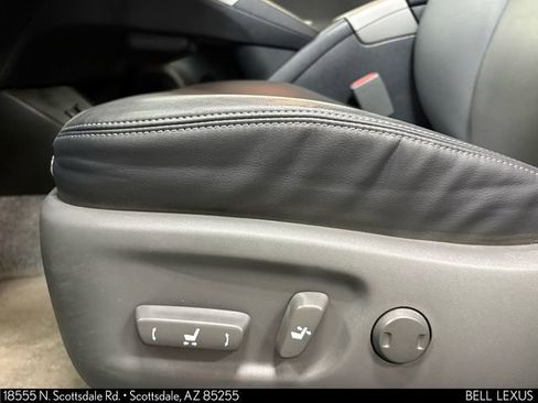 Used 2014 Toyota Prius Four FWD image 13