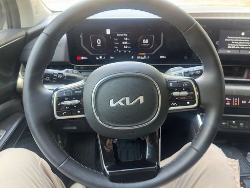 Used 2025 Kia Carnival SX Prestige FWD image 8