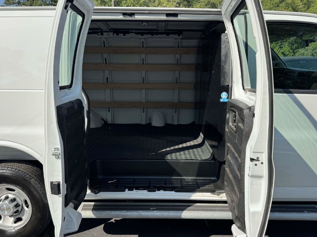 Used 2025 Chevrolet Express 2500 w/ Driver Convenience Package RWD image 15