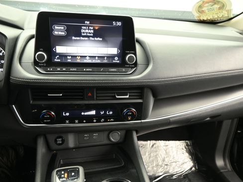 Used 2025 Nissan Rogue SV FWD image 27