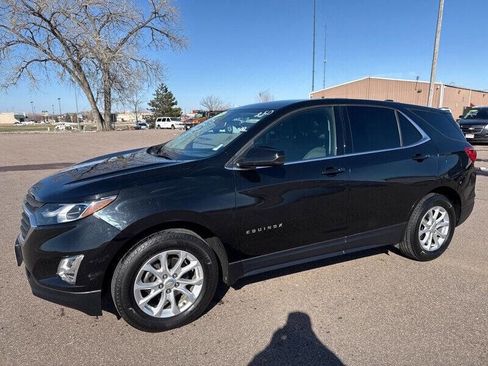 Used 2018 Chevrolet Equinox LT image 2