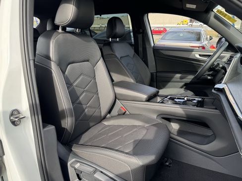 Used 2024 Volkswagen Atlas Cross Sport SE image 36