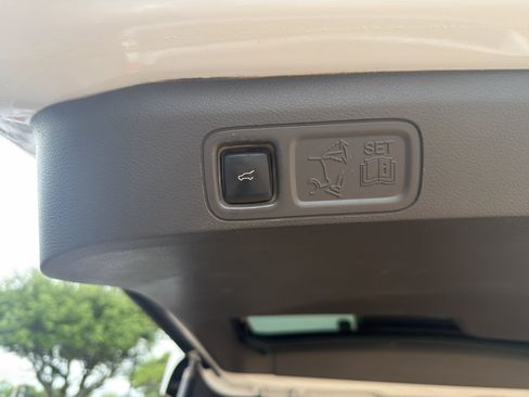 Used 2018 Ford Expedition XLT w/ Equipment Group 202A RWD image 27