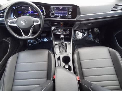 Used 2024 Volkswagen Jetta SE image 12