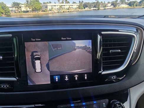 Used 2018 Chrysler Pacifica Touring-L w/ Advanced Safetytec Group FWD image 28