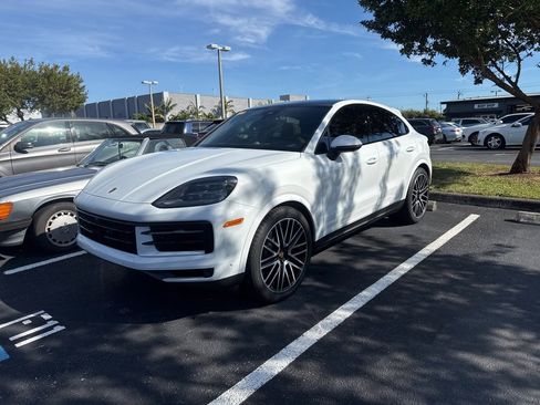 Used 2024 Porsche Cayenne S image 1