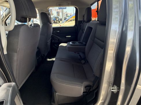 Used 2023 Nissan Frontier SV w/ Technology Package AWD/4WD image 12