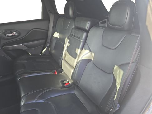 Used 2019 Jeep Cherokee Limited FWD image 16