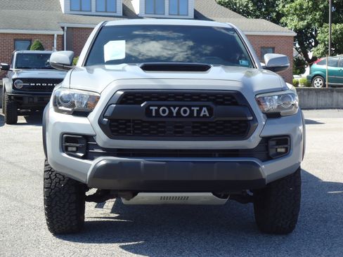 Used 2017 Toyota Tacoma TRD Pro AWD/4WD image 8