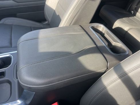 Used 2025 GMC Sierra 1500 SLT w/ SLT Premium Plus Package image 31