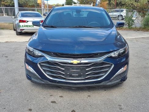 Used 2019 Chevrolet Malibu LT image 2