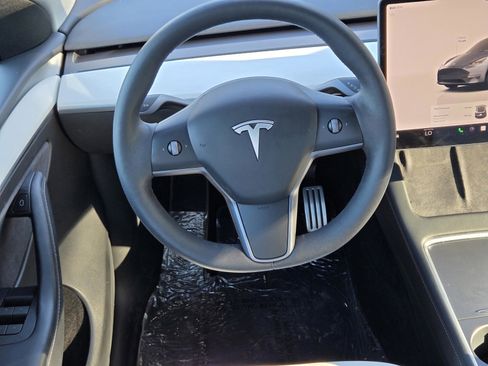 Used 2023 Tesla Model Y Performance image 11