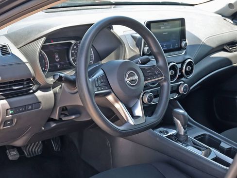 Used 2024 Nissan Sentra SV FWD image 8