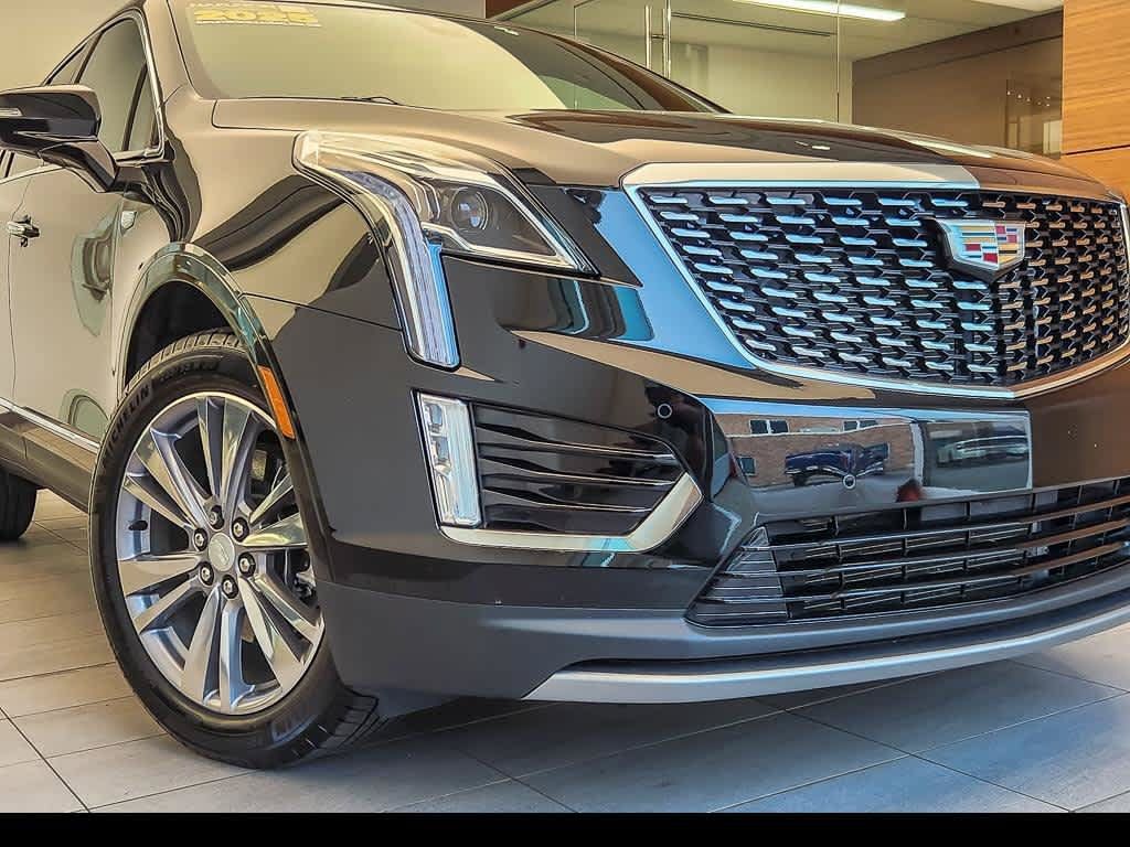 Certified 2025 Cadillac XT5 Premium Luxury w/ LPO, Floor Liner Package AWD/4WD image 2