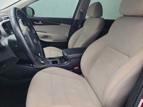 Used 2018 Kia Sorento LX image 17