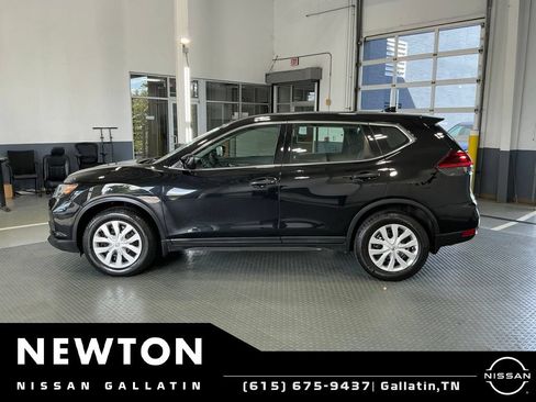 Used 2018 Nissan Rogue S FWD image 3