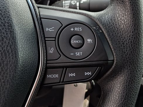 Used 2018 Toyota Camry FWD image 21