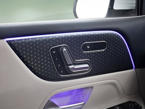 Used 2025 Mercedes-Benz GLB 250 image 16