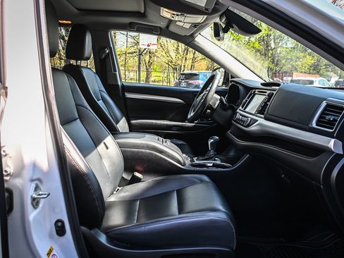 Used 2019 Toyota Highlander XLE image 20