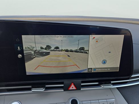 Certified 2025 Hyundai Elantra Limited FWD image 25