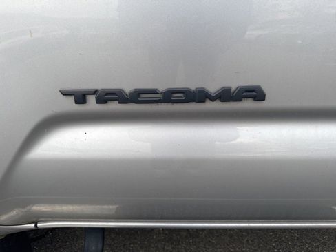 Used 2019 Toyota Tacoma SR image 5