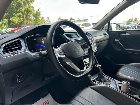 Used 2024 Volkswagen Tiguan SE AWD/4WD image 11