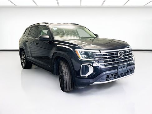 Used 2024 Volkswagen Atlas SE image 3