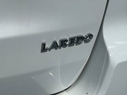 Used 2019 Jeep Grand Cherokee Laredo AWD/4WD image 6
