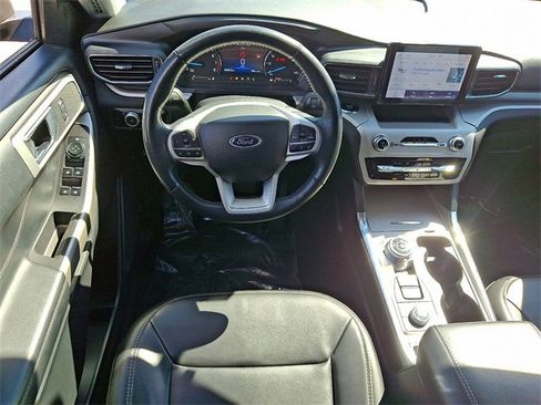Used 2023 Ford Explorer XLT w/ Equipment Group 202A image 6