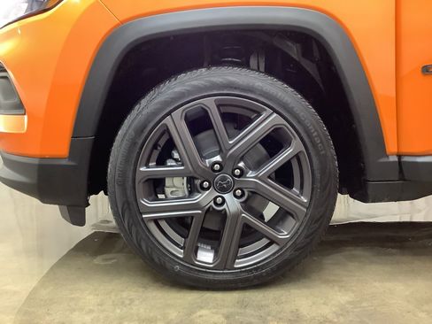 New 2026 Jeep Compass Latitude w/ Sun and Sound Group AWD/4WD image 30