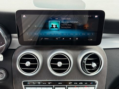 Used 2021 Mercedes-Benz GLC 300 image 30