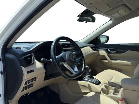 Used 2020 Nissan Rogue SV w/ Premium Package FWD image 7