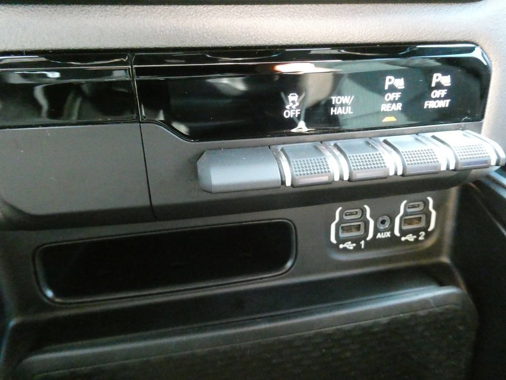 Used 2020 RAM 1500 Big Horn AWD/4WD image 30