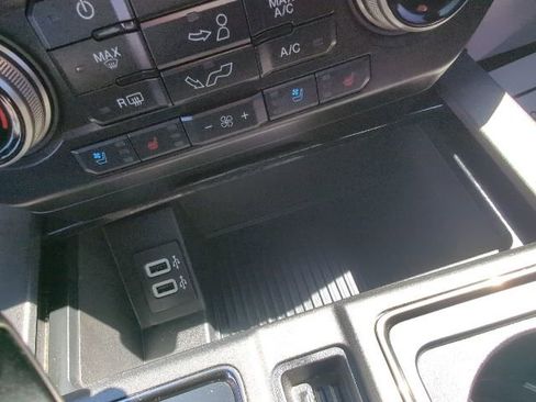 Used 2018 Ford F150 Raptor w/ Equipment Group 802A Luxury image 32