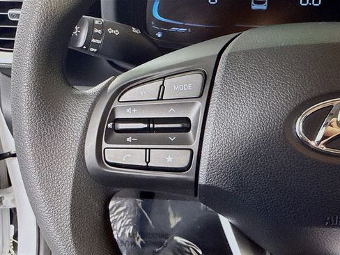Used 2025 Hyundai Venue SE FWD image 14