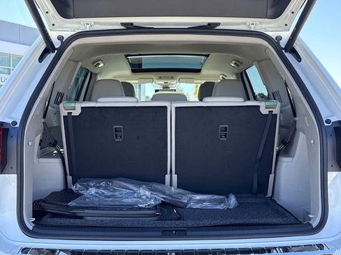 New 2026 Volkswagen Atlas SE FWD image 17