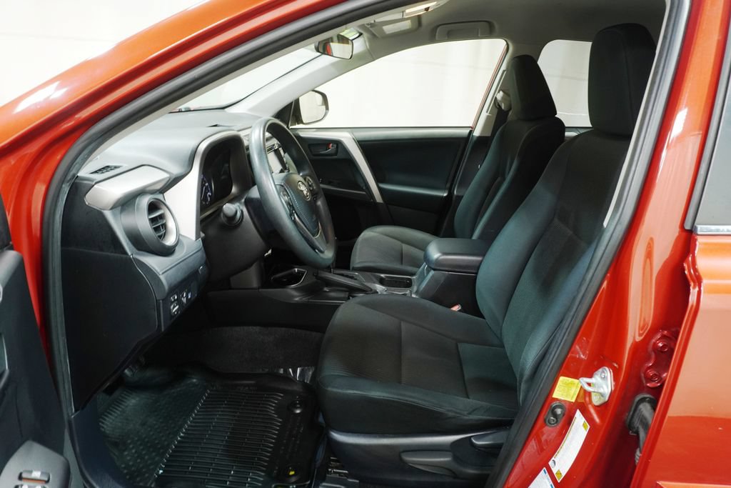 Used 2017 Toyota RAV4 LE w/ Carpet Mat Package AWD/4WD image 10