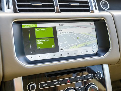 Used 2017 Land Rover Range Rover HSE image 21