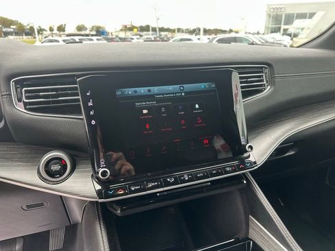 Used 2023 Jeep Wagoneer L Series II image 17