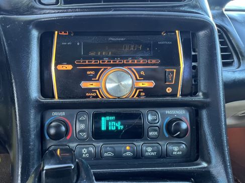 Used 2002 Chevrolet Corvette Convertible w/ Preferred Equipment Group2 image 13