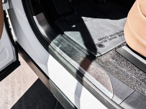 Used 2024 Land Rover Range Rover Long Wheelbase SE image 34