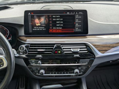 Used 2022 BMW 530i 530i w/ M Sport Package image 28