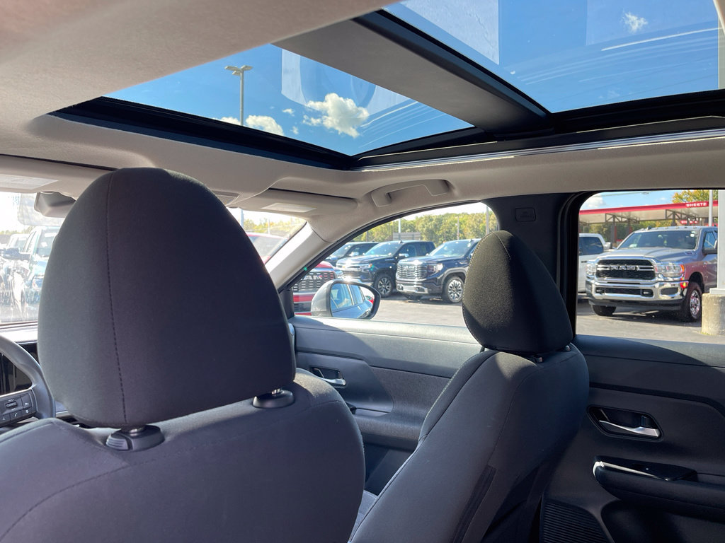 Used 2025 Nissan Kicks SV w/ SV Premium Package AWD/4WD image 12