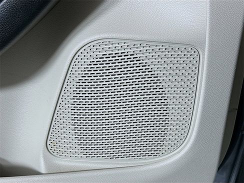 Used 2021 Chrysler Pacifica Touring w/ Cold Weather Group image 18