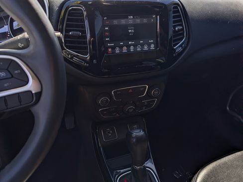 Used 2021 Jeep Compass Altitude w/ Sun and Sound Group image 10