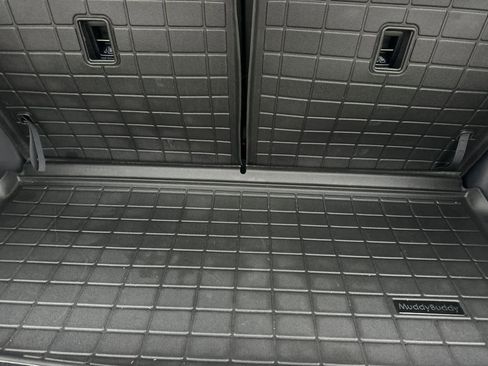 Used 2025 Volkswagen Atlas Peak Edition SE image 18